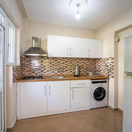 아파트 Flat With Balcony Close To Calis Beach In Fethiye