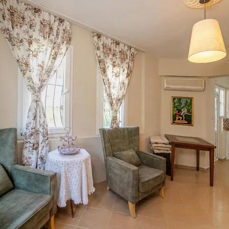 아파트 Flat With Balcony Close To Calis Beach In Fethiye *